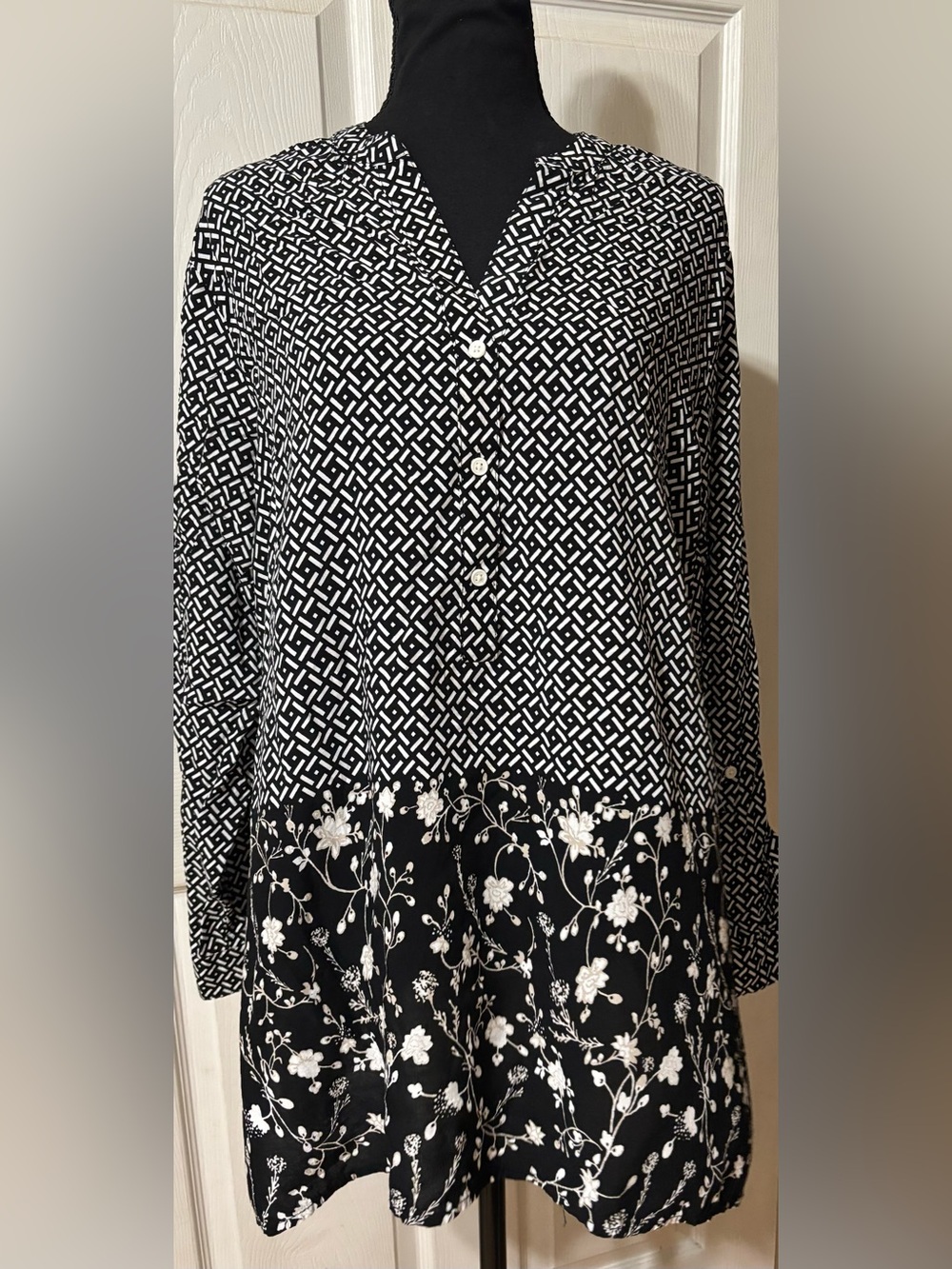 Black and white geometric partial 
button-front lightweight loose-fit Tunic Top